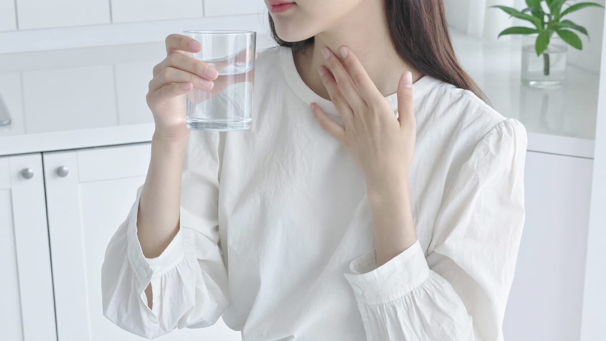 목에서 쇠맛 나는 이유, 원인별로 짚어봅니다 대표 이미지