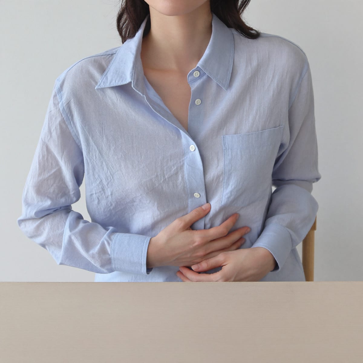 명치를 쥐어짜듯 아프다면, ‘위경련’처럼 느껴질 때 먼저 볼 것 썸네일