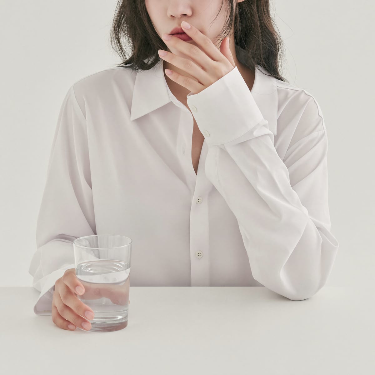 속이 메스꺼울 때 원인, 아침·식후·스트레스 상황별로 달라요 썸네일